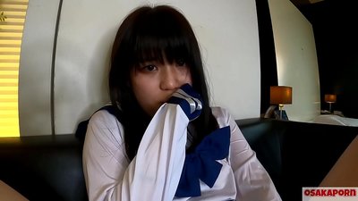 18 taun lawas Japanese prawan karo cilik susu muncrat lan orgasme karo driji kurang ajar lan jinis dolanan. Gadis Asia ing kostum cosplay sekolah menehi blowjobs ing video amatir. Mao 7 OSAKAORN.