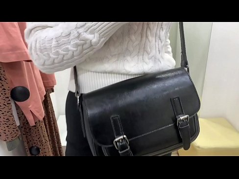 ❤️ Masturbasi umum saka asu enom FeralBerry karo dildo ing kamar fitting ❌ Video porno ing kita% jv.8kpornvids.ru% ❌️❤